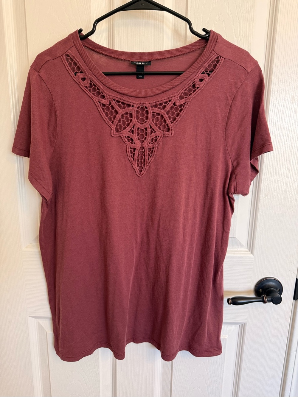 Torrid Size 1 Dusty Mauve Crochet Lace Neck Cotton Modal Tee